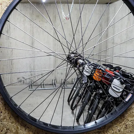 Hotel Haus Am Berg 2*