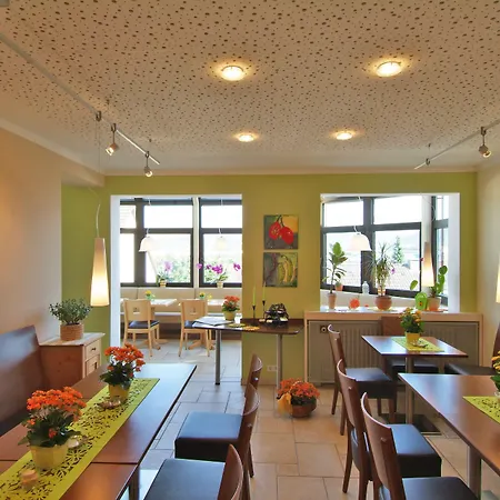 Haus Am Berg מלון 2*