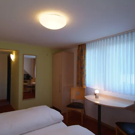 מלון Haus Am Berg 2*