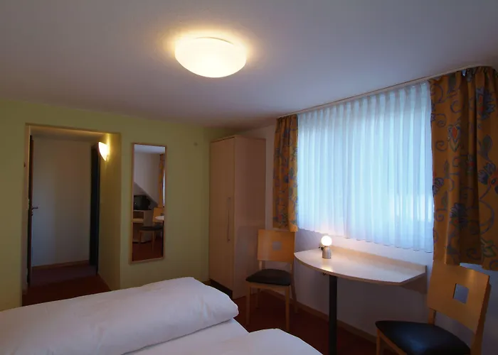 Hotel Haus Am Berg 2*